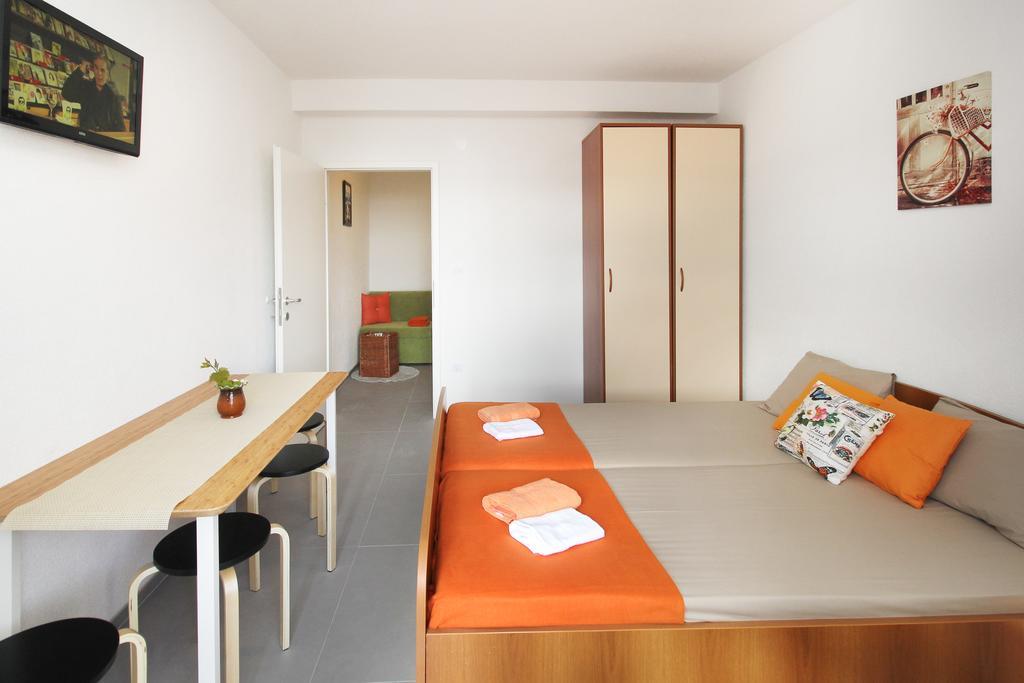Stanicicke Apartments Baška Voda Екстериор снимка